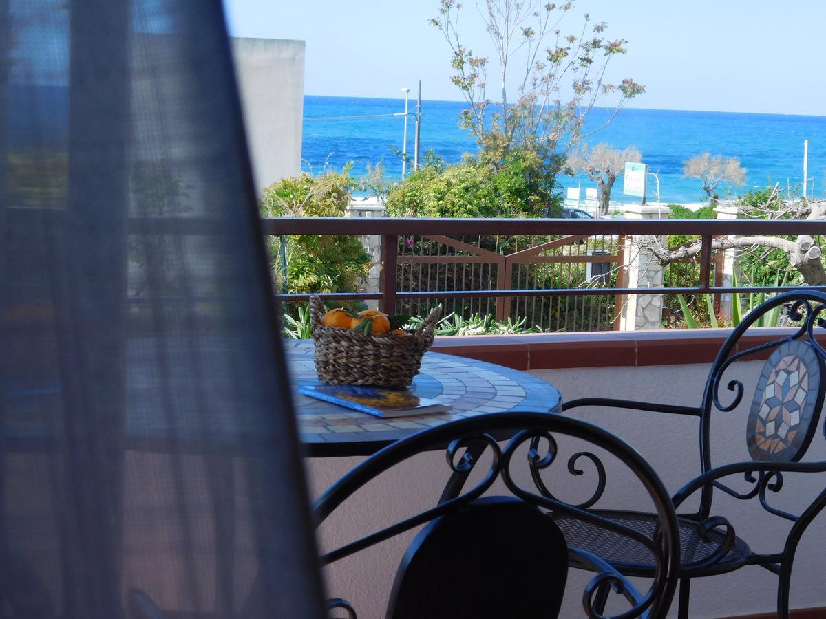 Bed and Breakfast Stella Marina Sea & Sun Чефалу Экстерьер фото